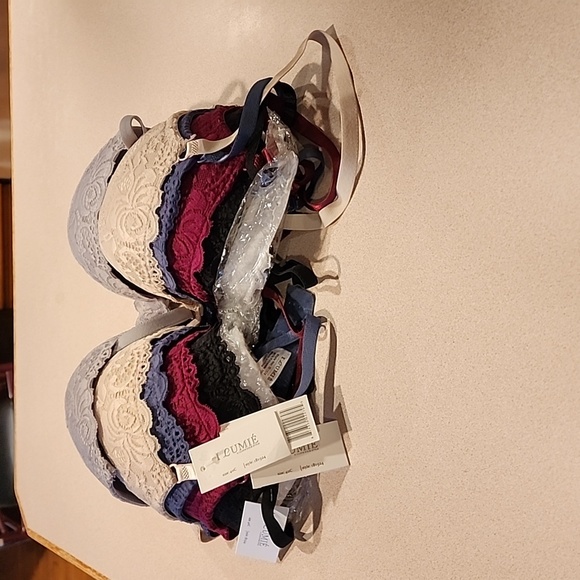 Bras/Reposhing - Picture 2 of 4